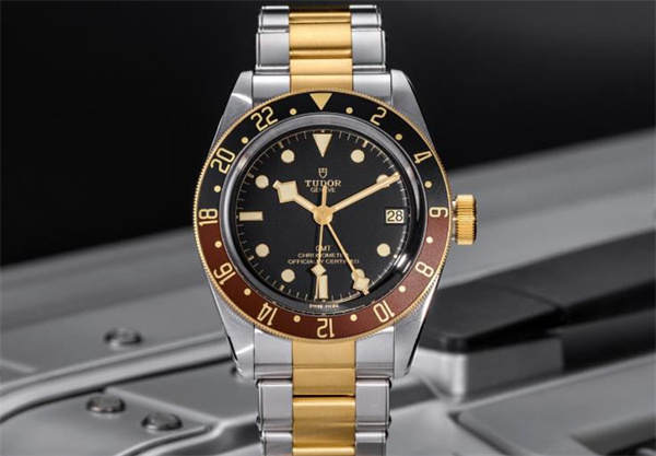 帝舵腕表机芯生锈了处理技巧(图) 帝舵腕表机芯生锈了处理技巧(图)