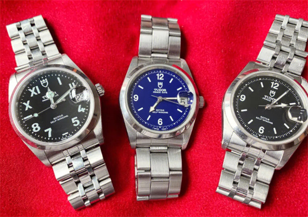 帝舵腕表进灰了处理方法(图) 帝舵腕表进灰了处理方法(图)