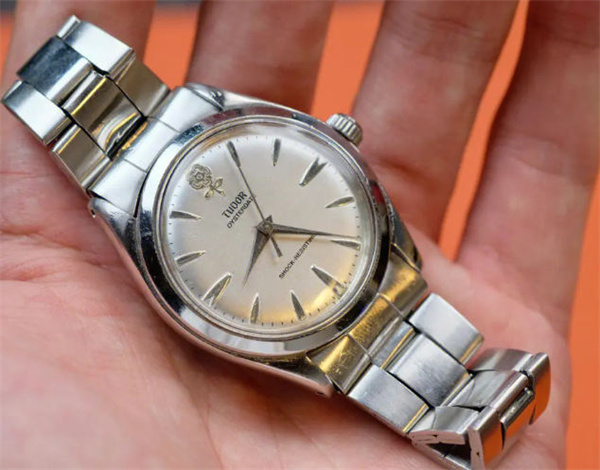 帝舵腕表外观有划痕解决技巧(图) 帝舵腕表外观有划痕解决技巧(图)