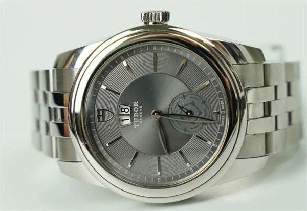 帝舵腕表外观有划痕怎么修复(图) 帝舵腕表外观有划痕怎么修复(图)