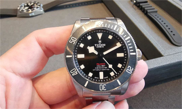 帝舵手表表壳有划痕解决方法汇总(图) 帝舵手表表壳有划痕解决方法汇总(图)