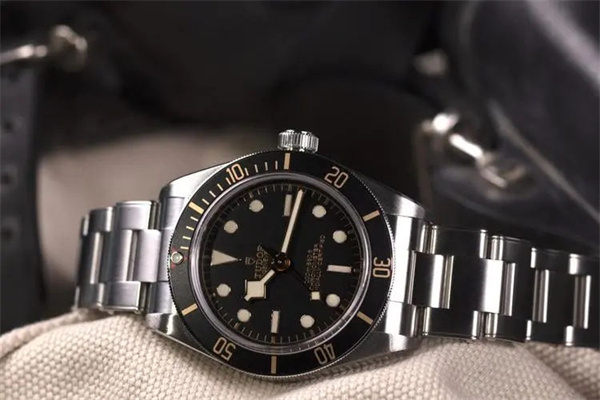 帝舵手表外观有划痕解决办法(图) 帝舵手表外观有划痕解决办法(图)