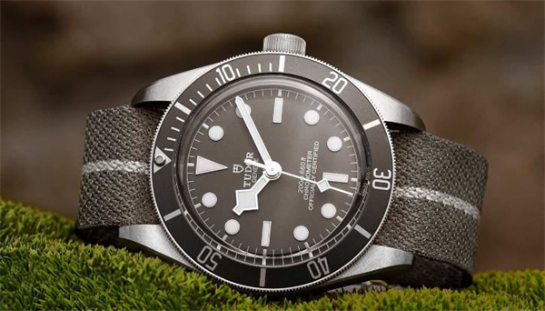 帝舵手表表盘生锈解决方法汇总(图) 帝舵手表表盘生锈解决方法汇总(图)